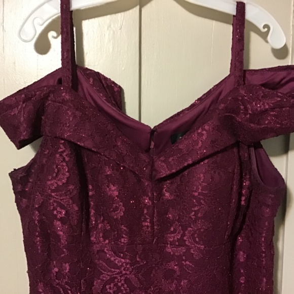 Cold-Shoulder Glitter Lace Mermaid Dress - Picture 4 of 14